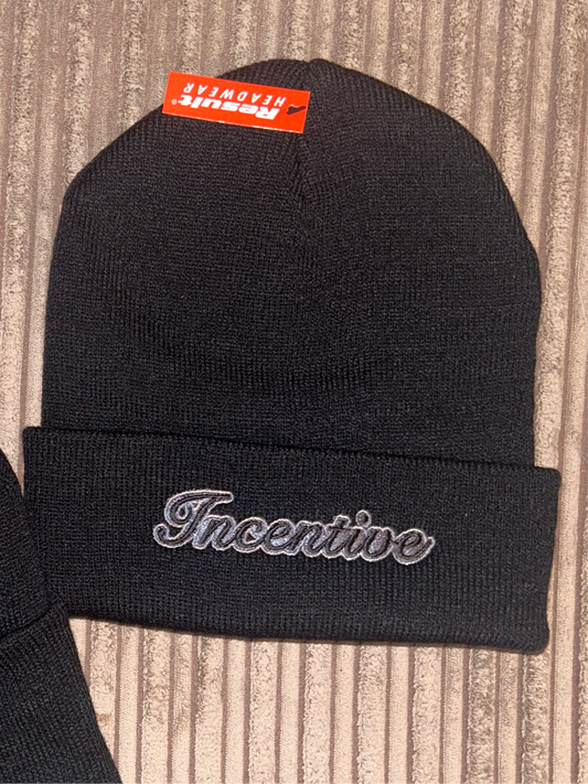 BLACK ESSENTIAL LOGO BEANIE