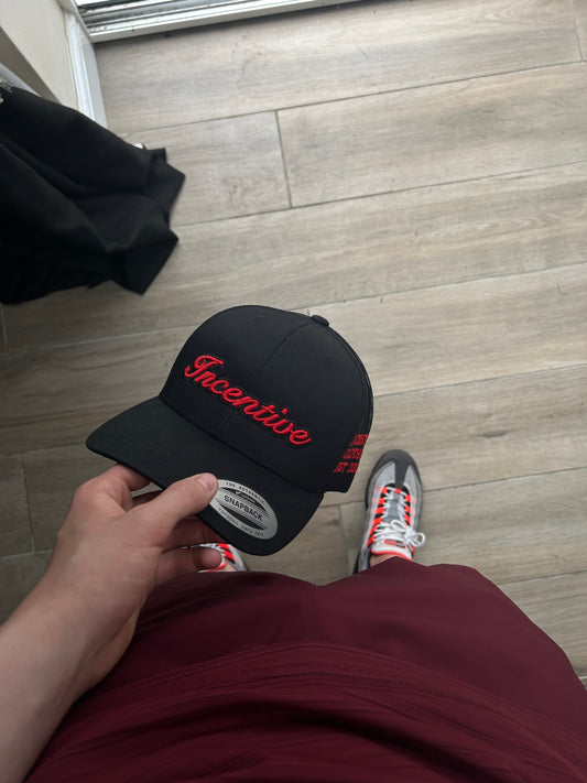 RED / BLACK ESSENTIAL CAP